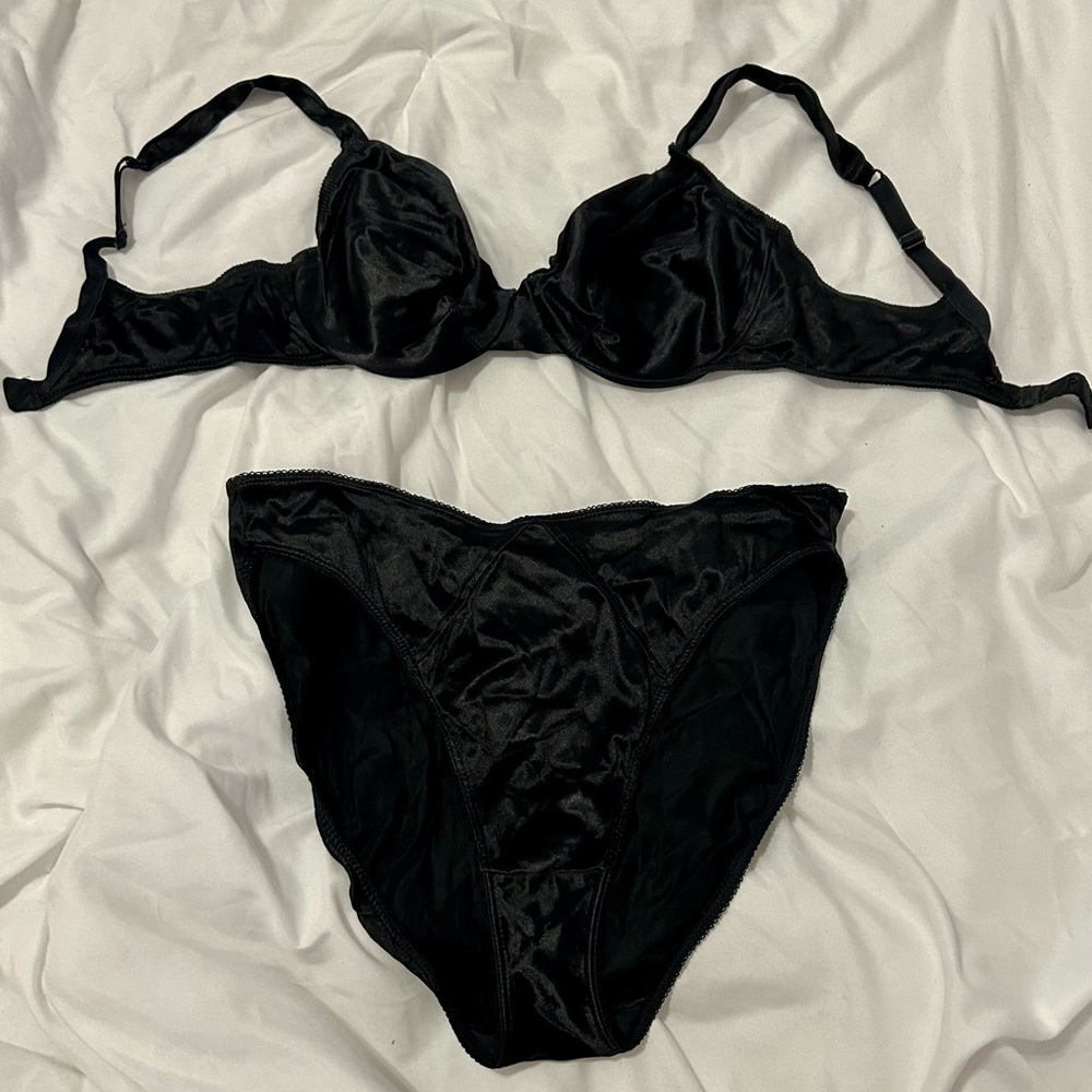 Vintage 80s Victoria’s Secret Satin Bra and Pantie Lingerie Set